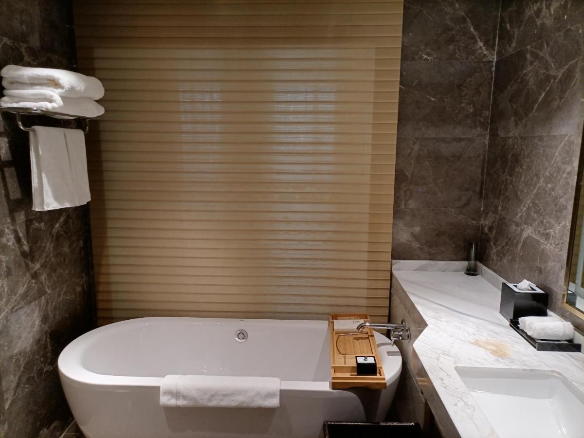 Baoying Jinling Hotel Экстерьер фото